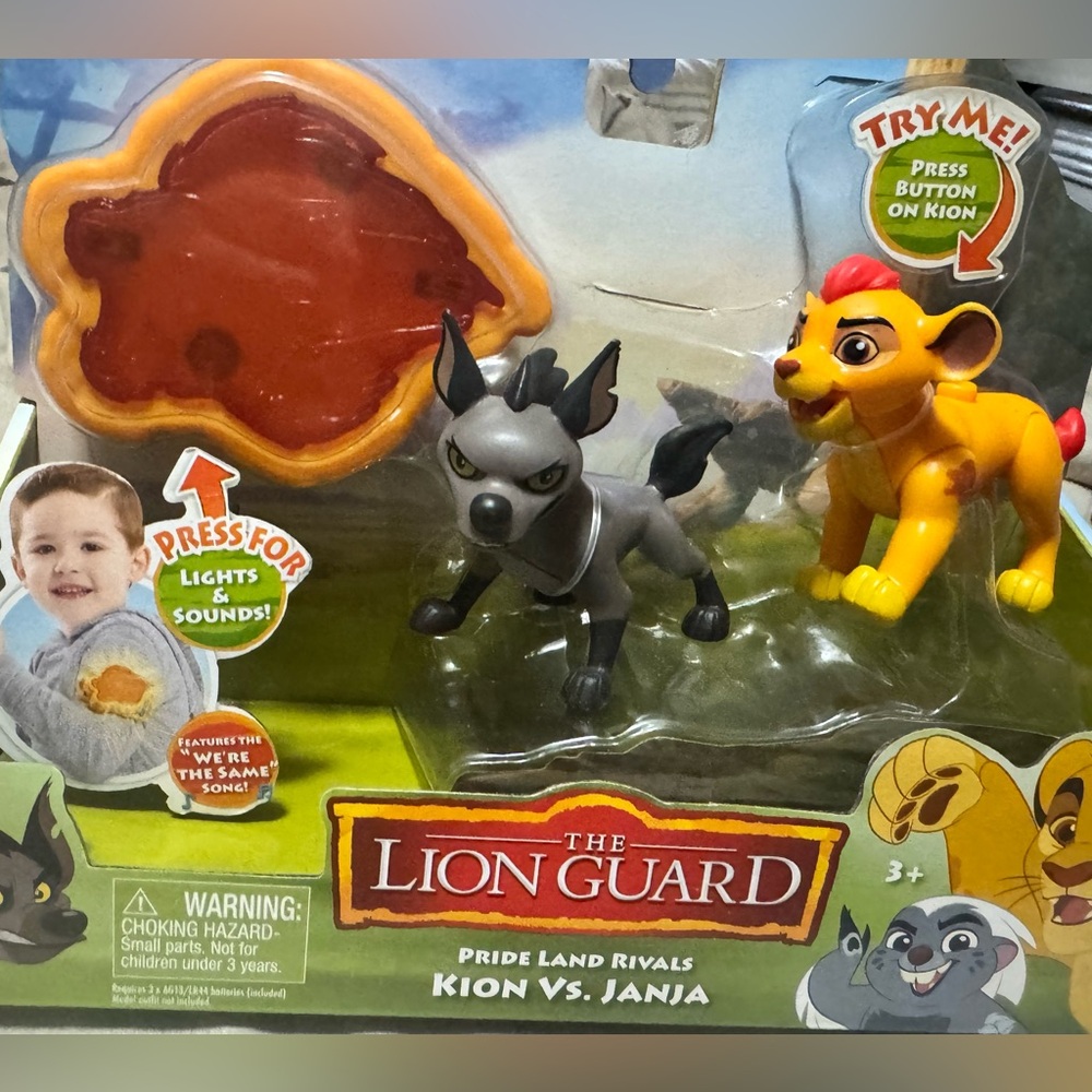 Disney Junior The Lion
Guard Pride Land Rivals Kion vs Janja NEW